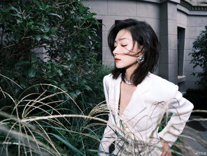 万茜新剧一人分饰两角##万茜问许氏姐妹花你pick谁