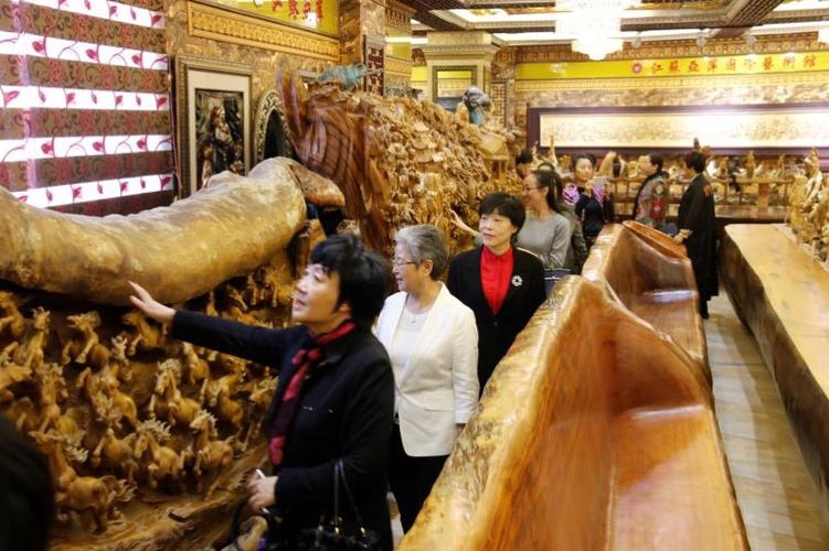 南通市女企业家协会第一次会长活动在亚萍国际沉香艺术博物馆成功举办