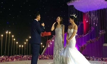 赵丽颖有一个亲生的弟弟叫赵建飞,据说其弟弟是93年出生的现在还在上