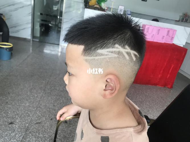 小孩发型雕刻_雕刻_发型_金色花园小区自由行热门攻略_男士发型_男士