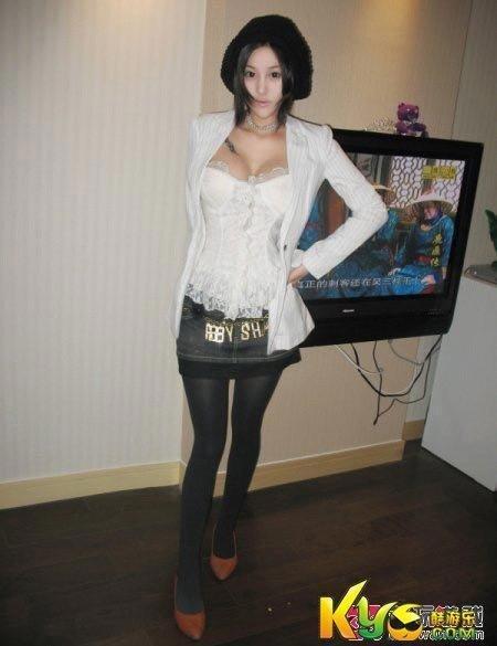 张馨予性感写真秀美胸 整容前糜烂放荡照曝光