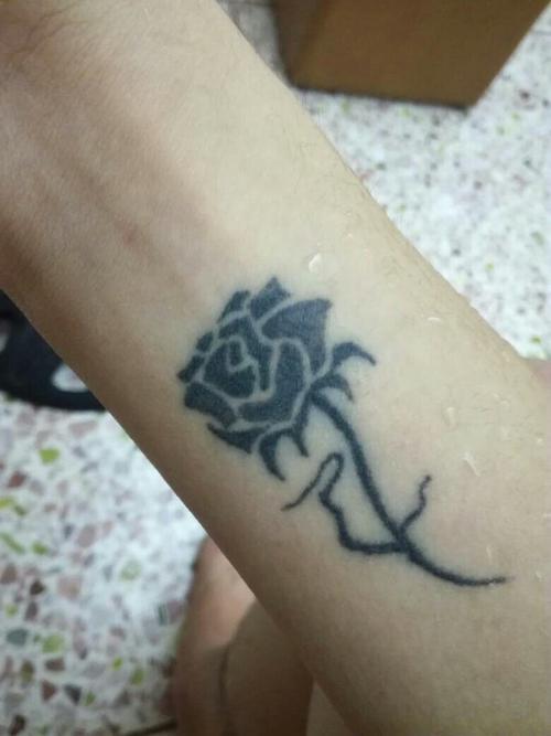 是不是纹身师傅没擦干净?求急急急