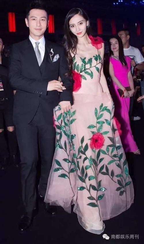 baby肚子好像已经遮不住了!从照片看怀孕超过3个月?