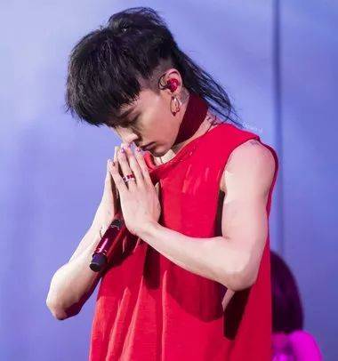 权志龙最新同款发型,男生剪这个发型不要太帅!