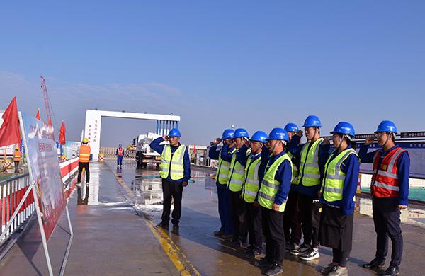 中国铁建:扎根海岛戈壁 筑梦交通版图