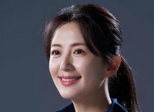 她是"童年阴影",拍戏意外怀孕,儿子六个月早产,生父成