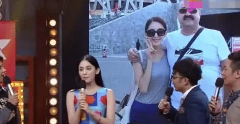 古力娜扎自曝上学时没人追,本以为是自谦,看到她和爸爸的合照瞬间明白