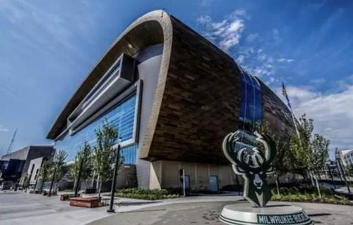 雄鹿主场迎战费城双帝,球馆黑科技曝光—防鸟类因冲撞致死