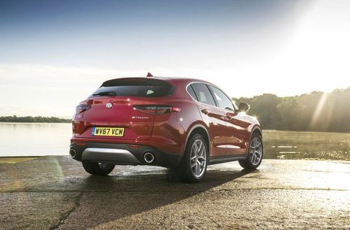 汽车:阿尔法罗密欧stelvio2.2 210柴油q4 suv!