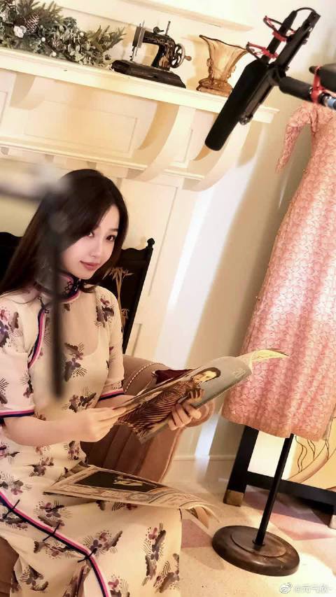 虞书欣 民国旗袍造型的@虞书欣esther 给大家拜年啦!
