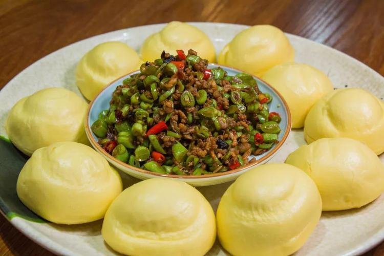 美人鱼  焦香的鱼皮, 嫩滑的鱼肉 浓郁的酱汁,麻辣的口感 农家窝窝头