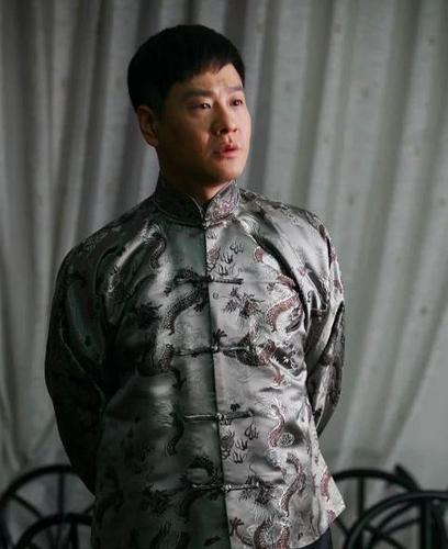 连奕名才是跟于荣光长得像的