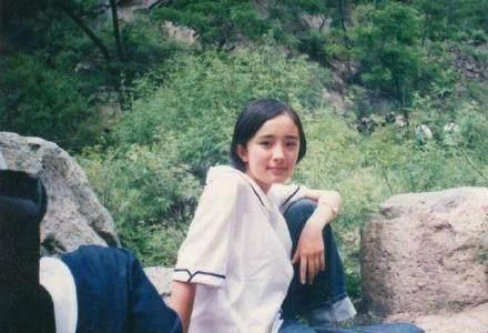 杨幂爸爸曝光女儿童年照,吐槽大幂幂越长越丑?网友:实力坑娃!