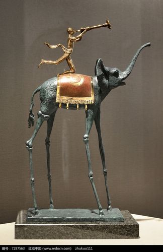 达利雕塑凯旋大象