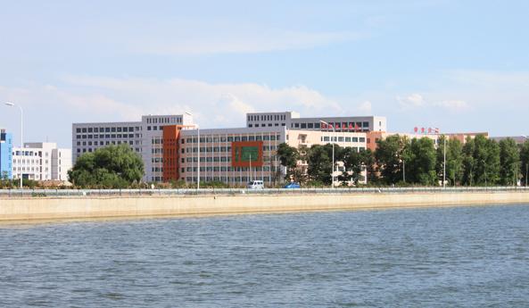 1994年更名为张家口教育学院,2004年与张家口卫生学校,张家口财经学校