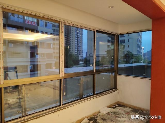 农村自建房阳台飘1.5米,现在二楼墙体开裂,是什么原因