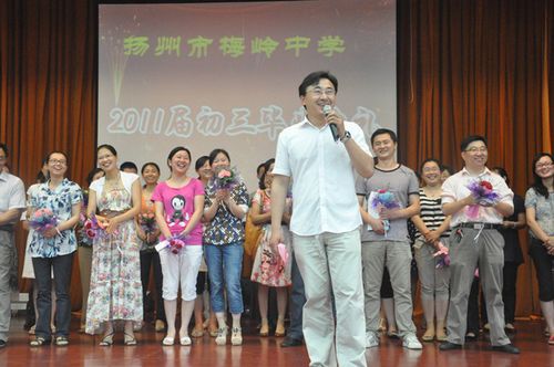 梅岭中学2011届学生毕业典礼隆重举行