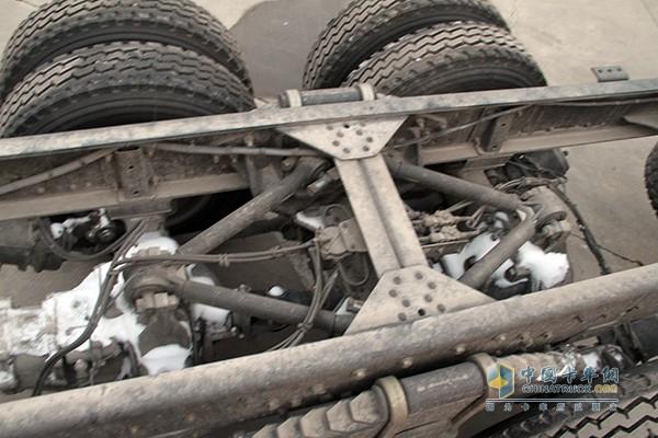 一汽解放 j6p 350马力 8x4载货车底盘