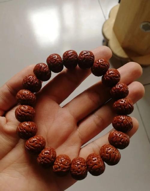 普通桃核手串,盘10年后……到底有多美?