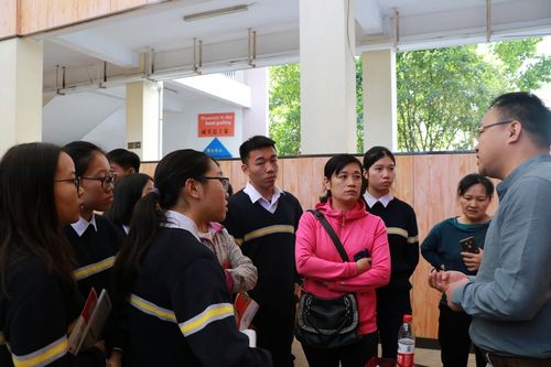 高校招生宣传团走进桂林市第三中学为高三学子高考择校选专业架起理想