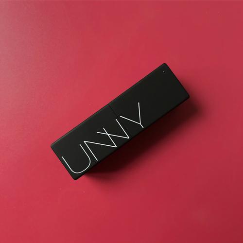 韩国unny这个品牌最近好火呀,盲买了这支 m01哑光口红,没想到还蛮惊喜