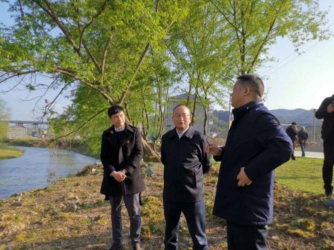 瞿晏平到安化县羊角塘镇开展巡河工作