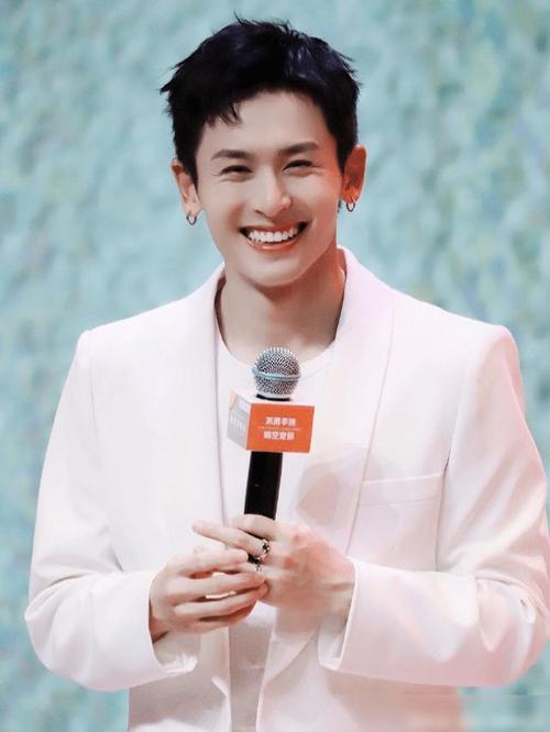 张哲瀚这几张笑容太放肆了粉丝我的快乐源泉