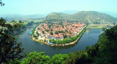 源泉镇位于山东省淄博市博山区东南部,距城区25公里,东,北与淄川区