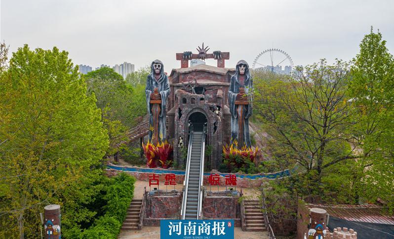 图为游乐项目"古堡惊魂".
