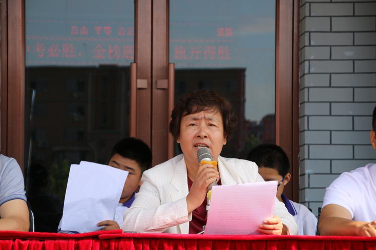 岫岩满族中学2019届中考壮行