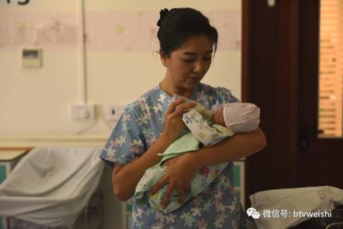 "急诊科主任"江珊现身《生命缘生命的礼物》 首曝当年生育经历