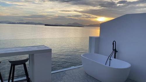 深圳南澳新开了家悬崖海景民宿在房间看晚霞美出天际