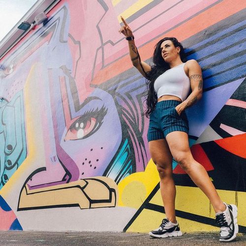 d罩杯沙漏身材巴西美女通过健身从超重转变为性感健身模特