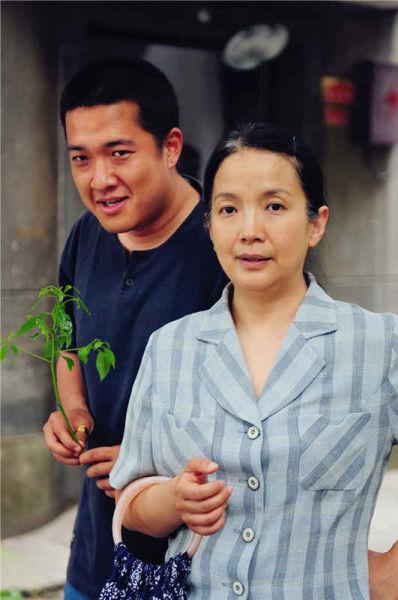 《让生活充满阳光》吕丽萍搭档儿子扮辣妈