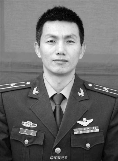 陆航2名飞行员夜间飞行训练英勇牺牲 被评为烈士