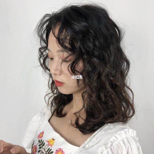 羊毛卷中发也很好看,散下来也温柔_中央国际新亚广场攻略_时尚_发型