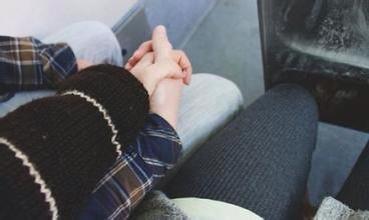 求几张男女情侣牵手图片, 不用照到人.要真实点!