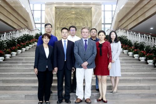 校区与英国伯明翰大学签署框架合作协议