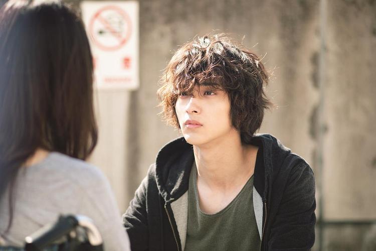 你的眼睛在追问