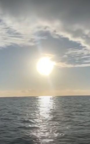 海面升起的太阳