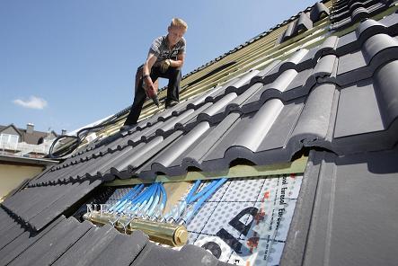 新型太阳能玻璃瓦片,冬天不再寒冷_新能源技术