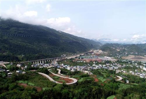 郑万高铁平阳坝多线特大桥全桥贯通