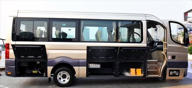 凯叔闲聊宇通cl6车身底部设置了行李舱,这可是大型客车的的设计,在