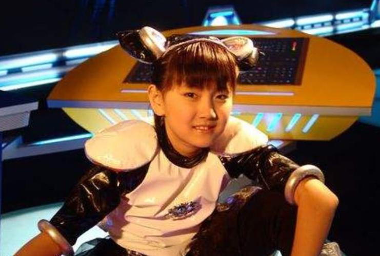 还记得《快乐星球2》中的艾雪吗?24岁近照曝光,美到认