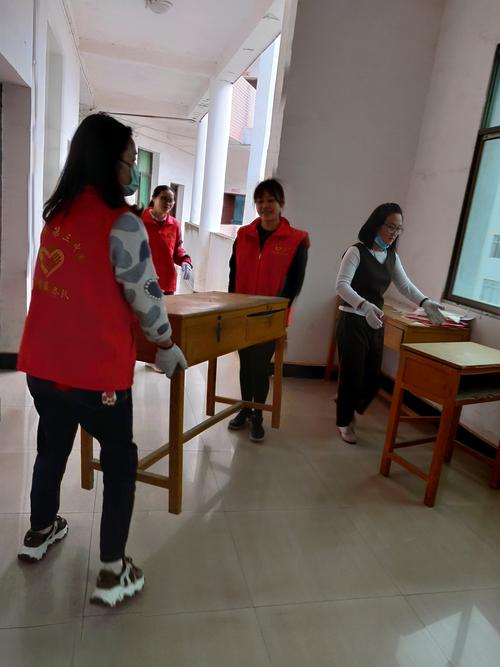 疫情终将过去 开学即将来临——记上犹三中开学前义务