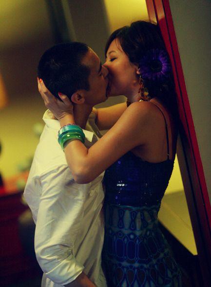 徐静蕾同黄立行激吻剧照曝光