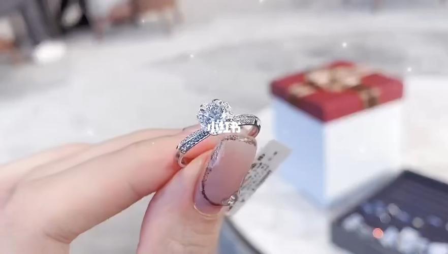 30分钻戒手捧花款_捧花_钻戒_珠宝_时尚_配饰