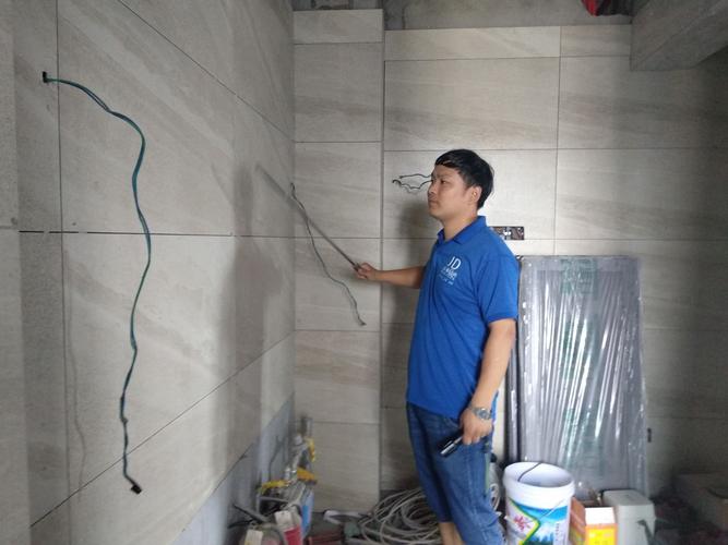 对所有贴瓷砖的墙面地面进行全面空鼓检测