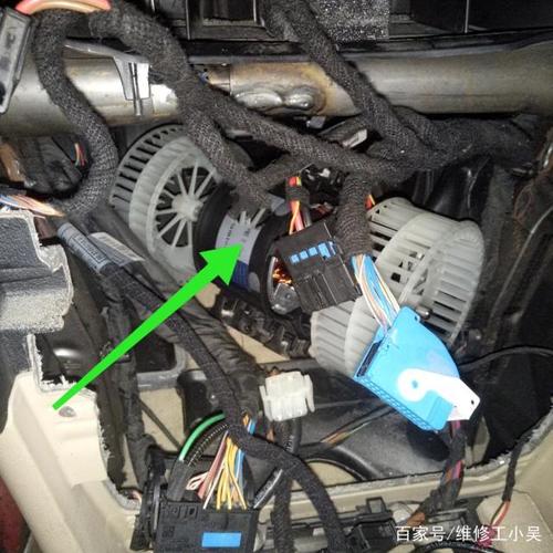 宝马车主有点苦恼,鼓风机时而工作时而不工作,出风量还不确定!