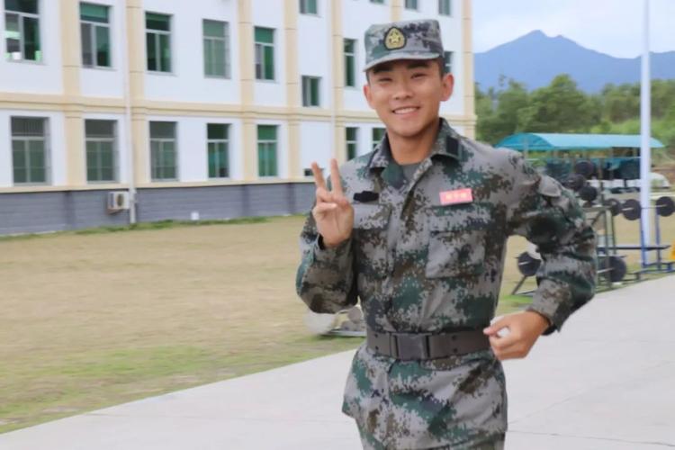 【推荐】帅气新兵周子涵:我从小就是一个兵!